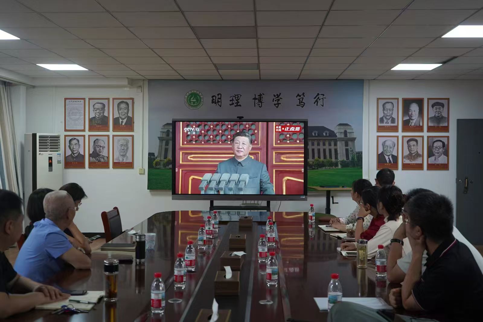 老司机
组织师生观看纪念中国人民抗日战争暨世